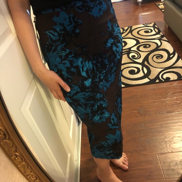 Dresses & Skirts - Beautiful floral skirt